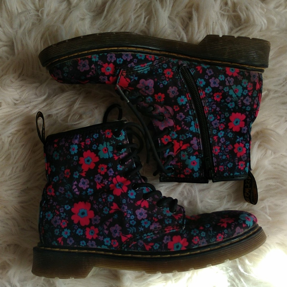 Flower design Dr. Martens🌸